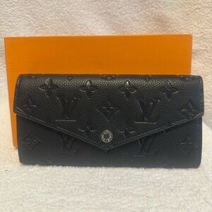 New Fashion Inspired Item (Wallet)